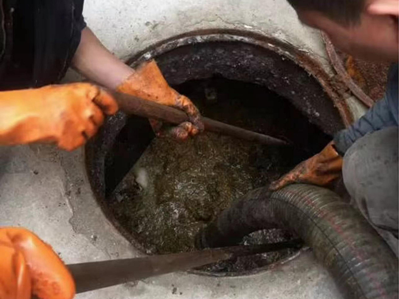 钟楼清理化粪池时如何避免沼气的危害?